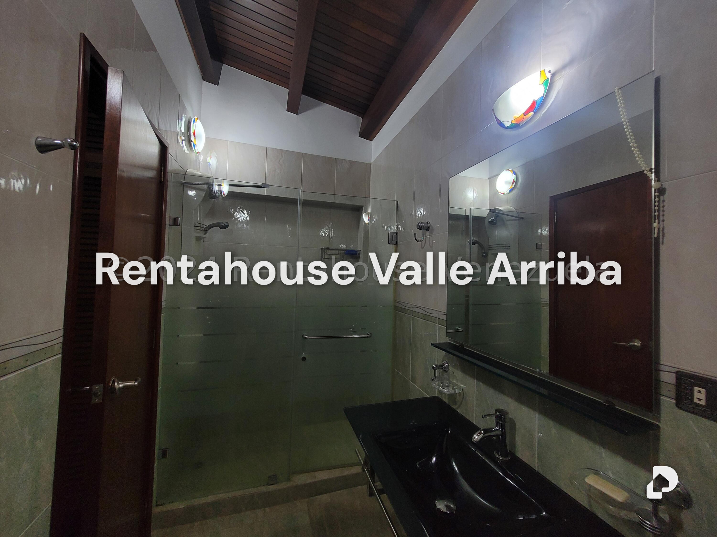 House in La Lagunita Country Club, Caracas – 28