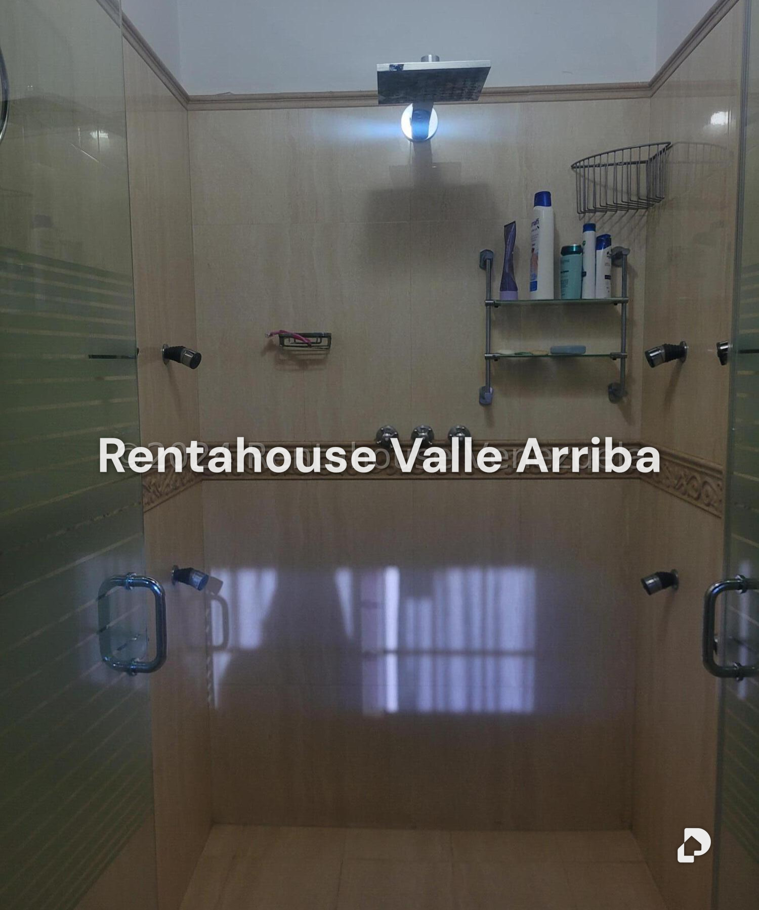 House in La Lagunita Country Club, Caracas – 24
