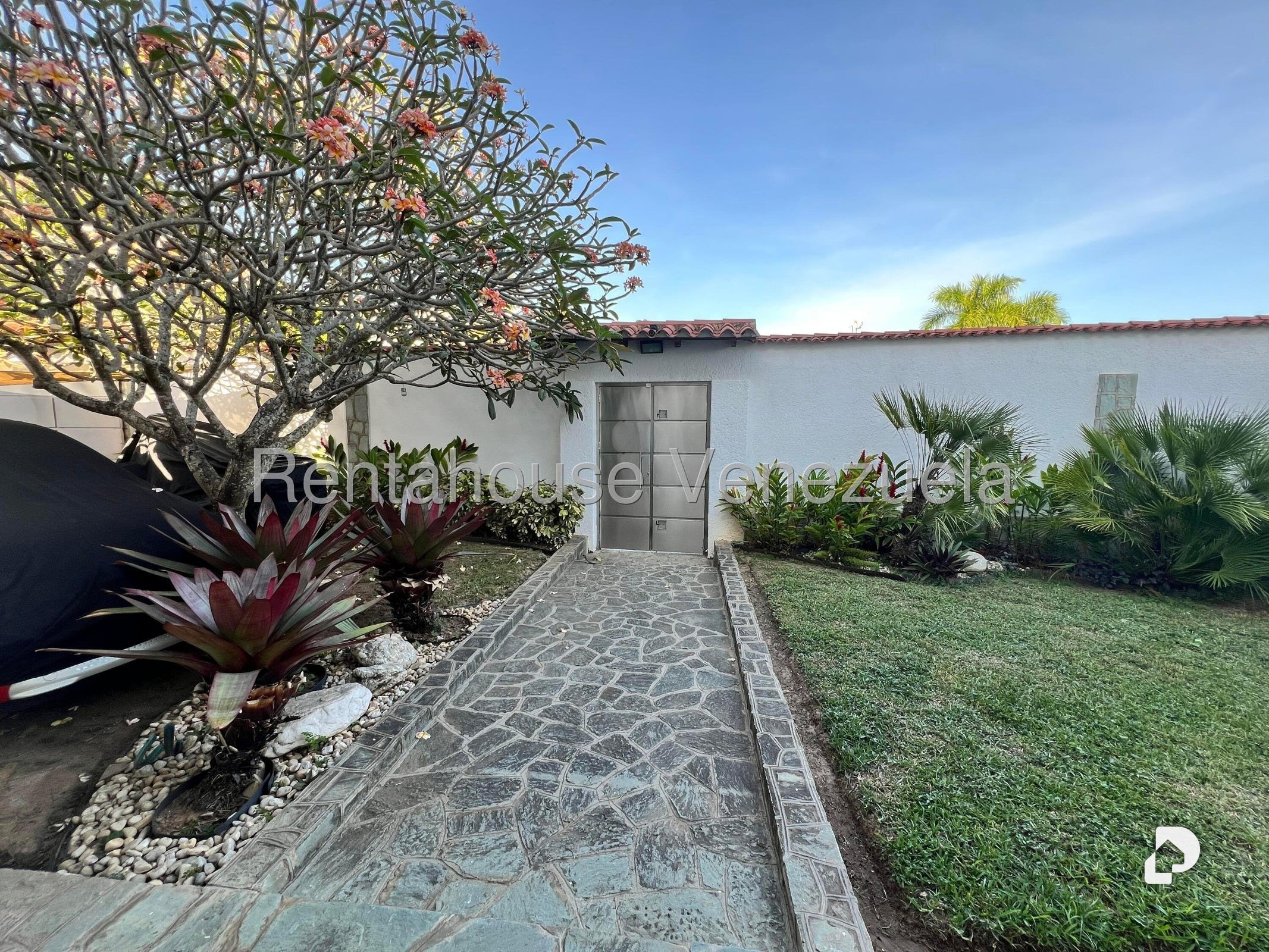 Casa en Colinas de Tamanaco, Caracas – 25