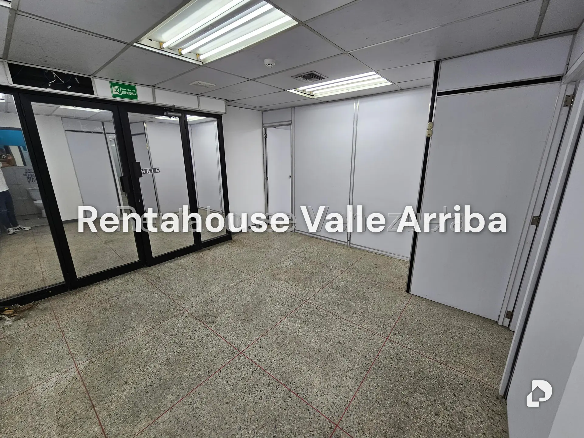 Local comercial en La Urbina, Caracas – 3