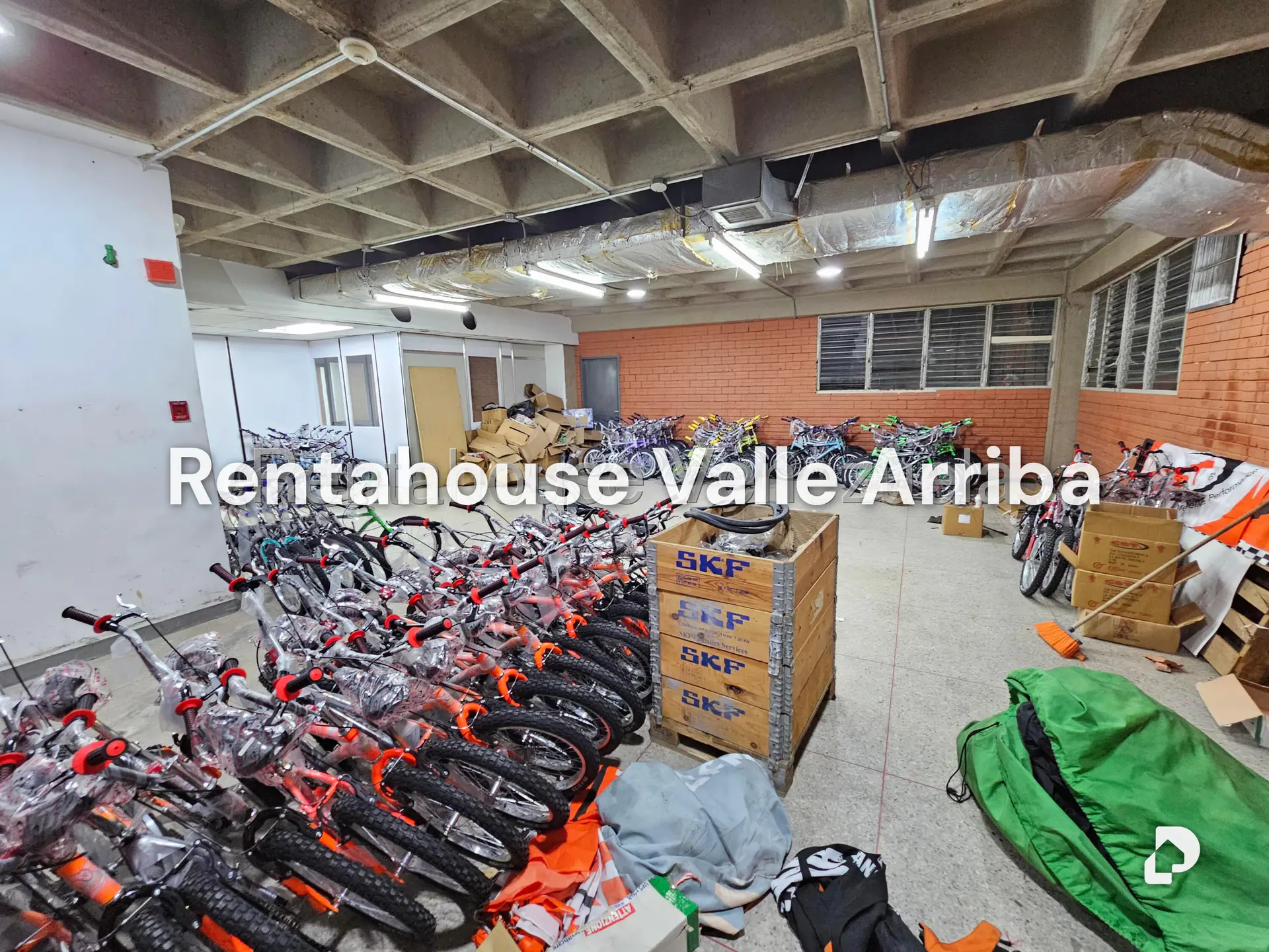 Local comercial en La Urbina, Caracas – 8