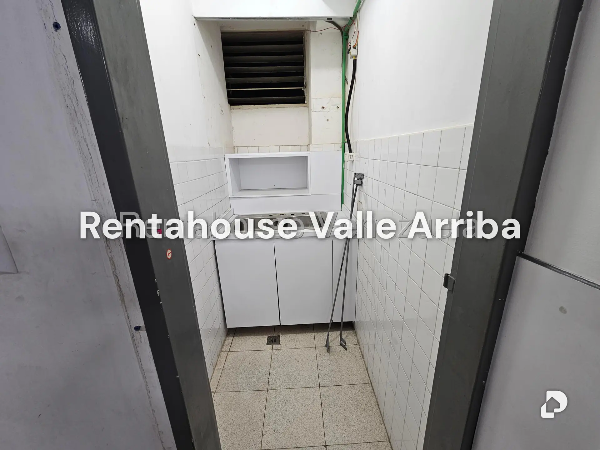 Local comercial en La Urbina, Caracas – 13