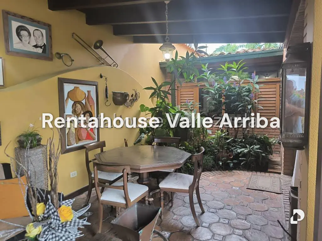 Casa en Lomas de La Lagunita, Caracas – 28