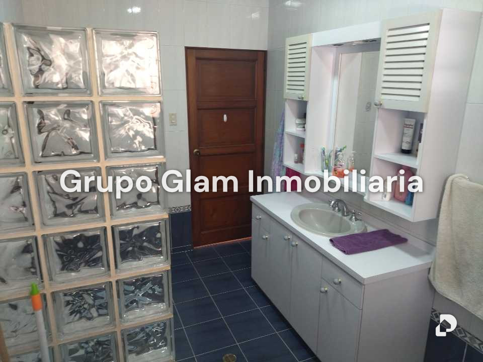 Casa en Altamira, Caracas – 15