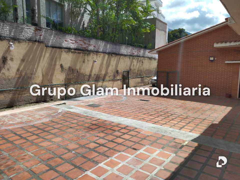 Casa en Altamira, Caracas – 24