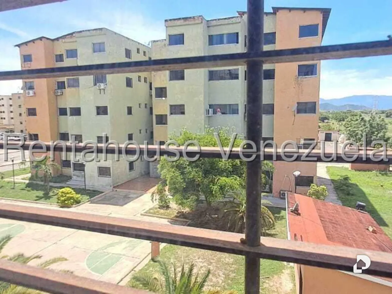 Apartment in Paraparal, Los Guayos – 17