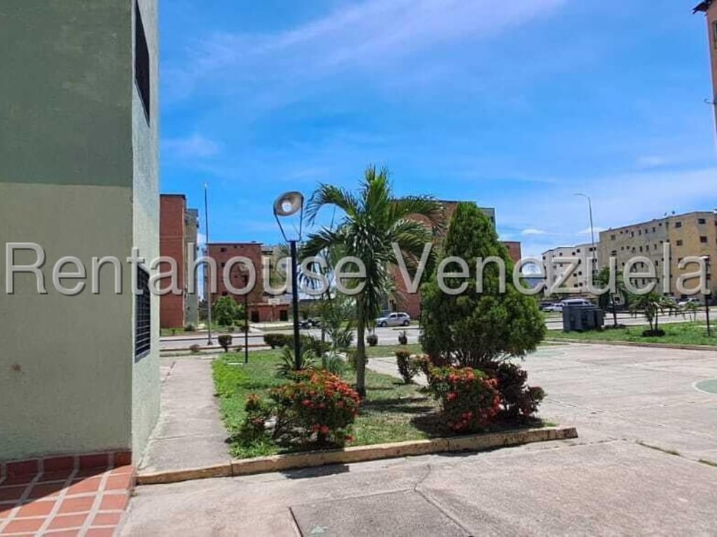 Apartamento en Paraparal, Los Guayos - 1