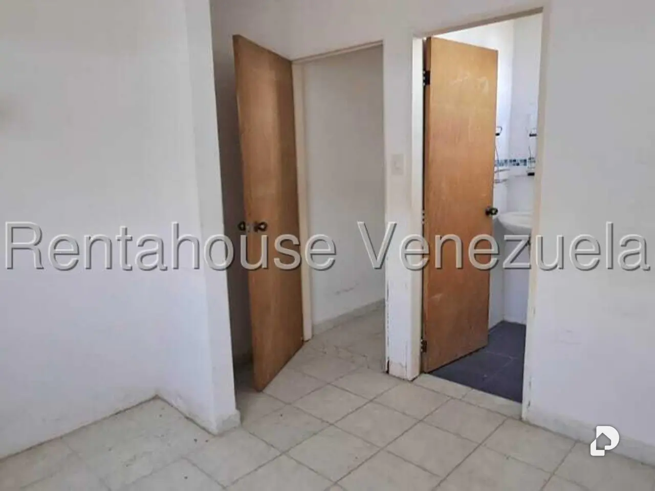 Apartment in Paraparal, Los Guayos – 11