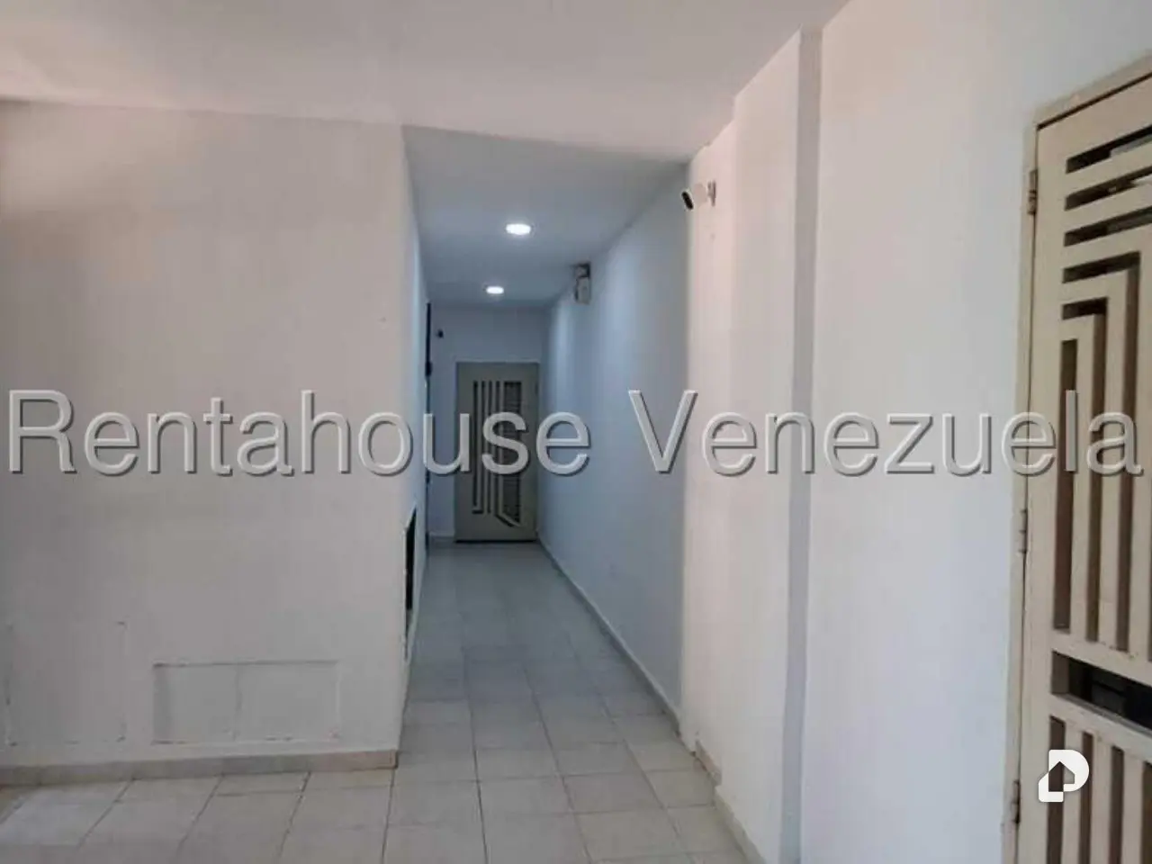 Apartment in Paraparal, Los Guayos – 3