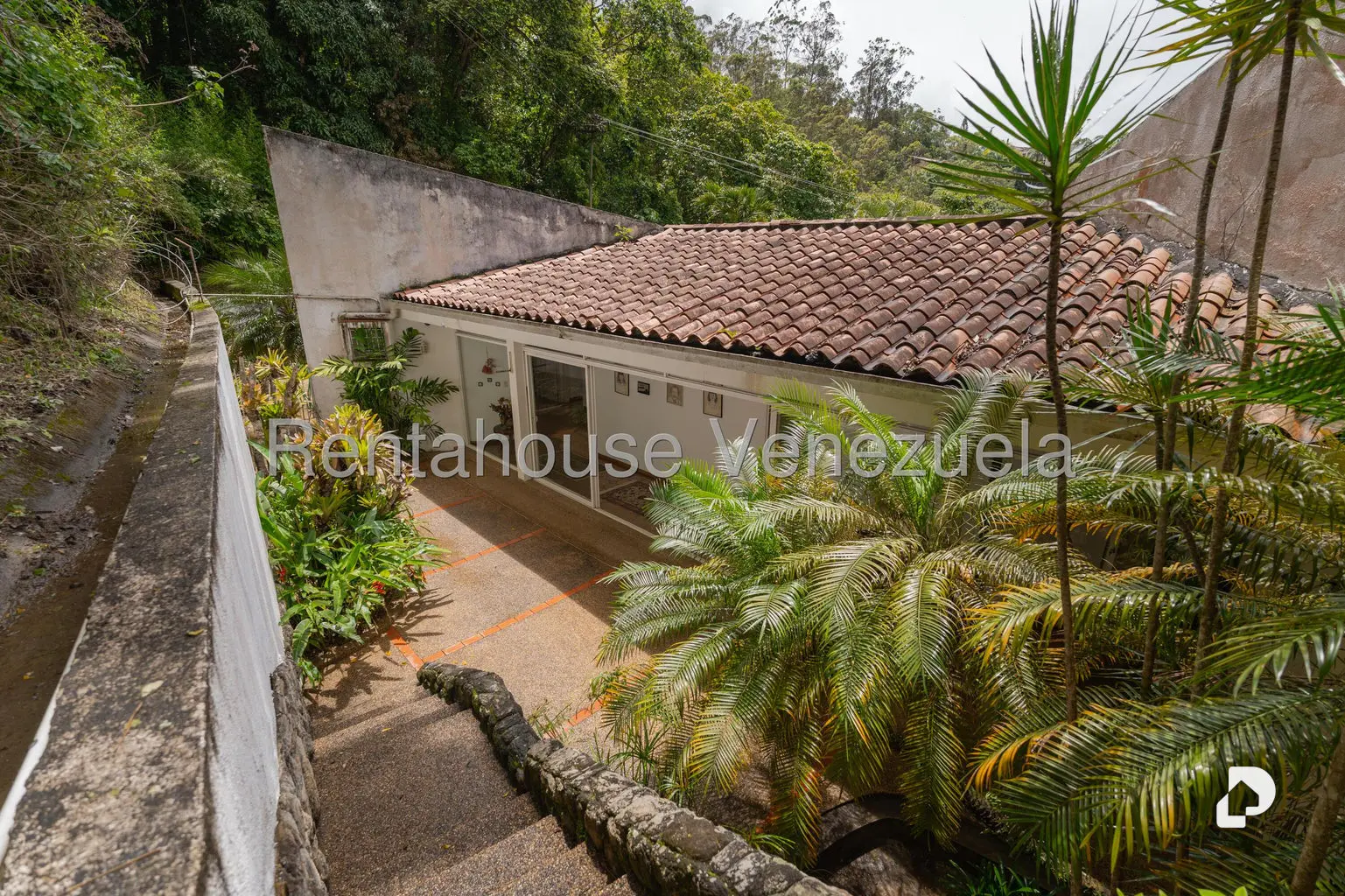 Casa en Oripoto, Caracas – 30