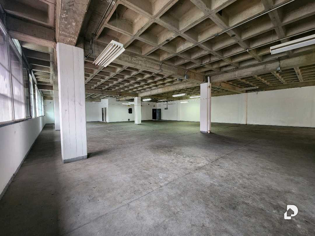 Edificio en La Urbina, Caracas – 28