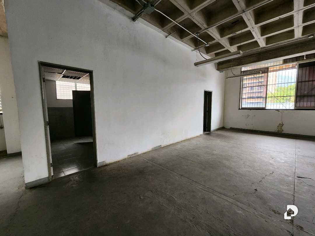 Edificio en La Urbina, Caracas – 25
