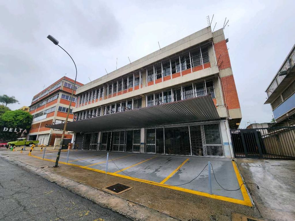 Edificio en La Urbina, Caracas - 1