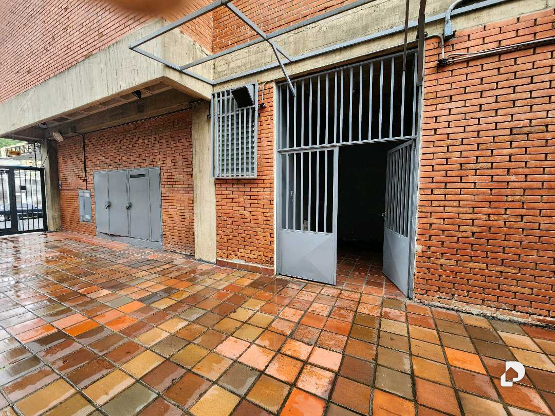 Edificio en La Urbina, Caracas – 15