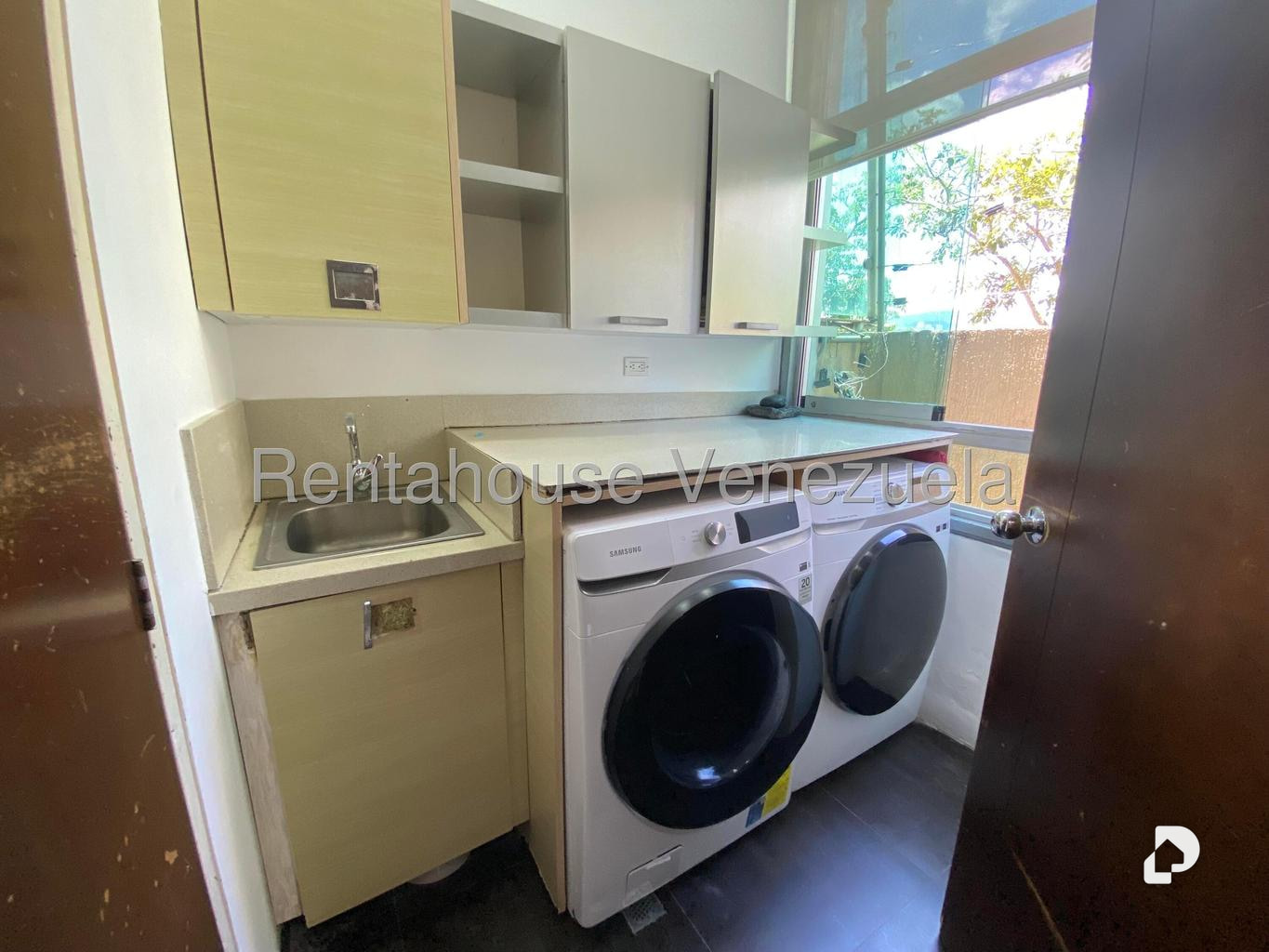 Apartamento en Las Mesetas de Santa Rosa de Lima, Caracas – 29