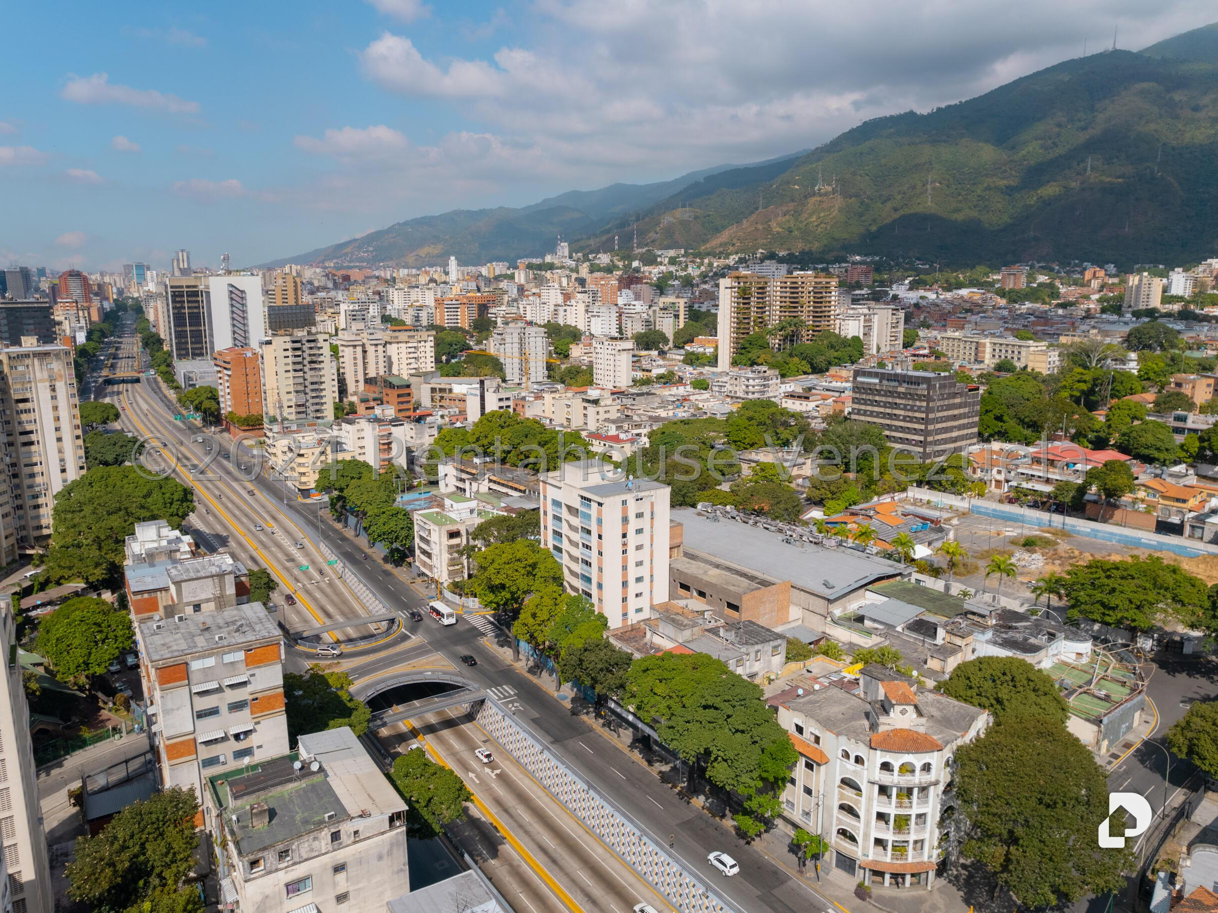 Edificio en El Bosque, Caracas