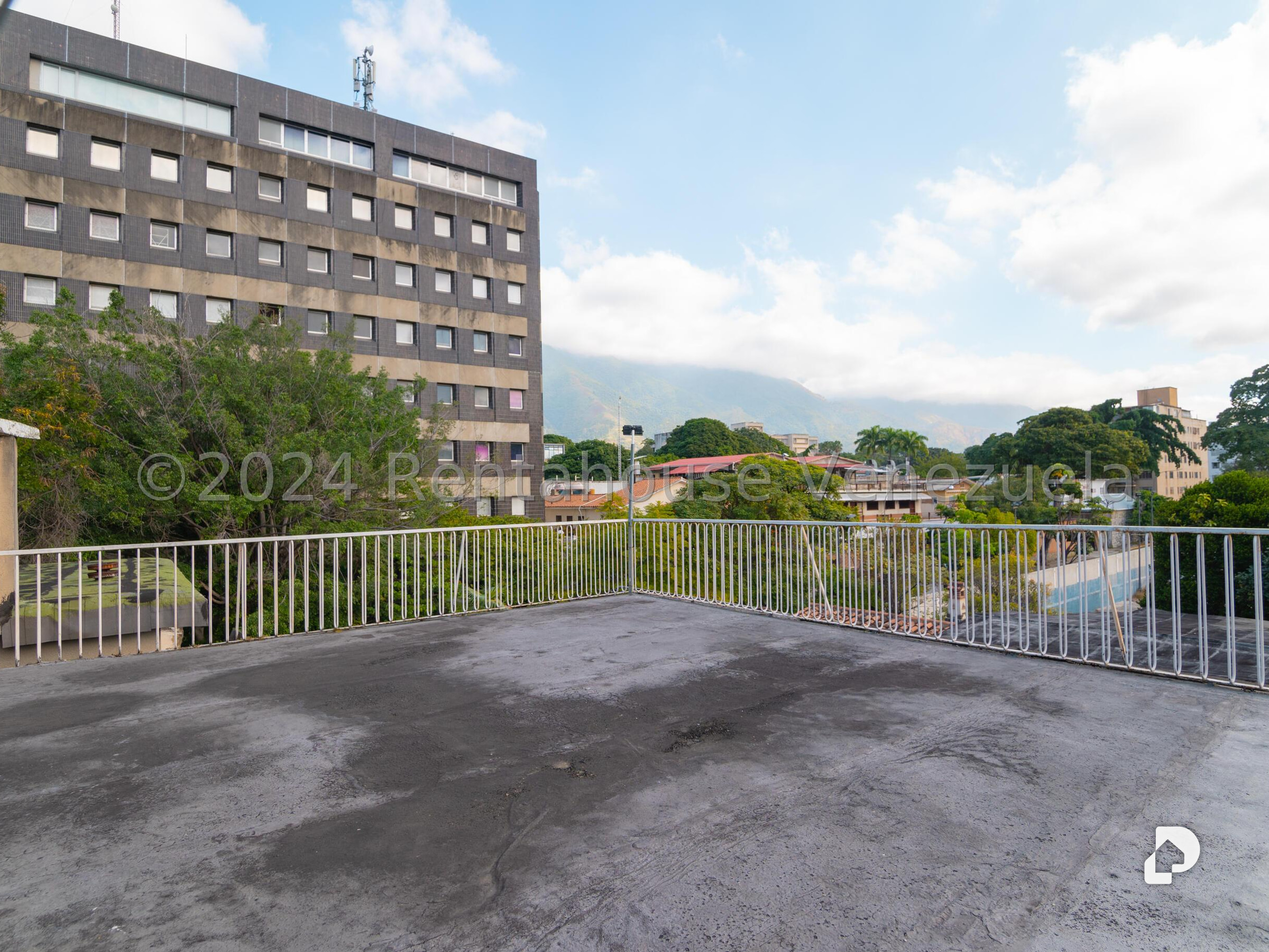Edificio en El Bosque, Caracas