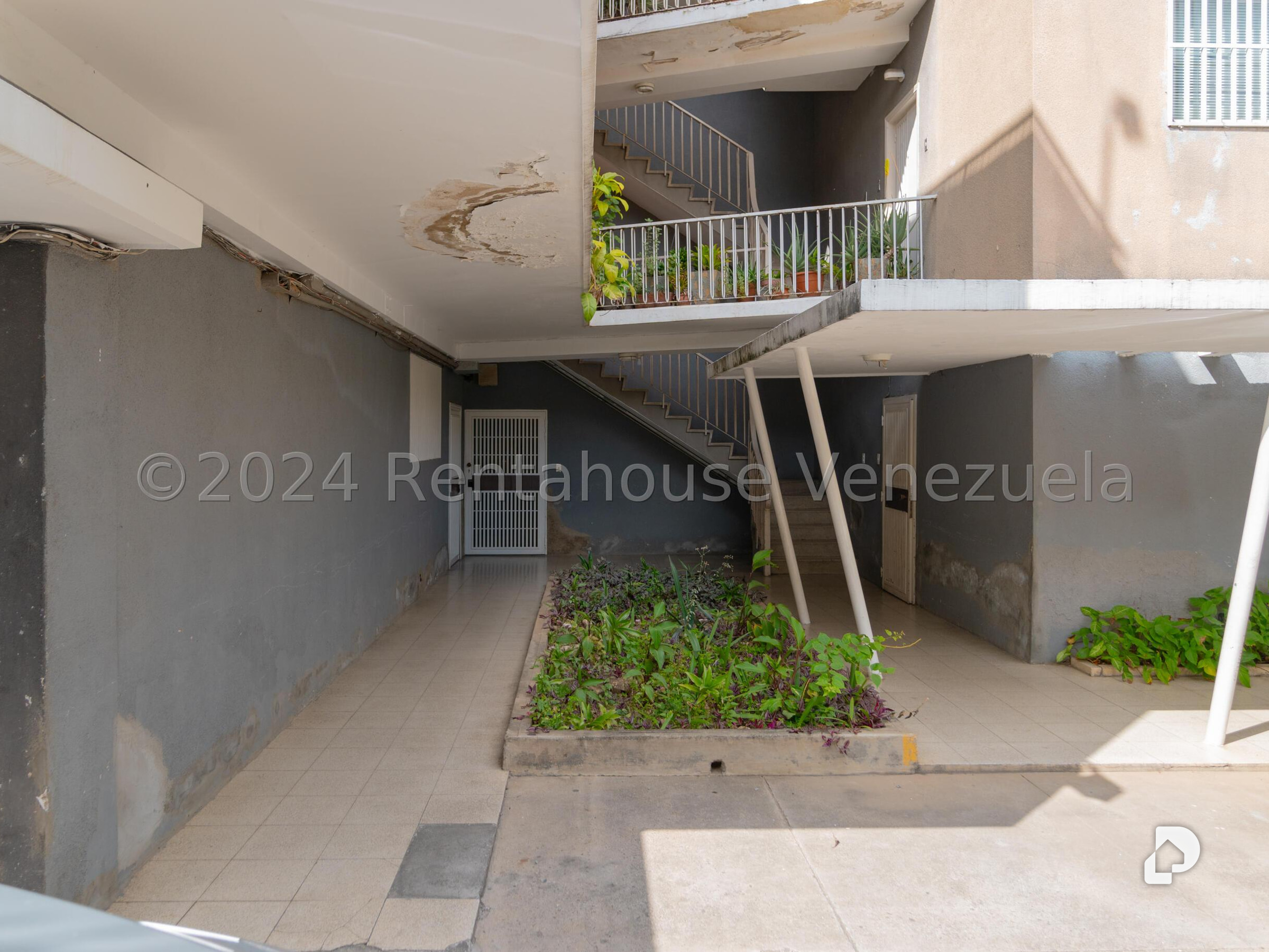 Edificio en El Bosque, Caracas