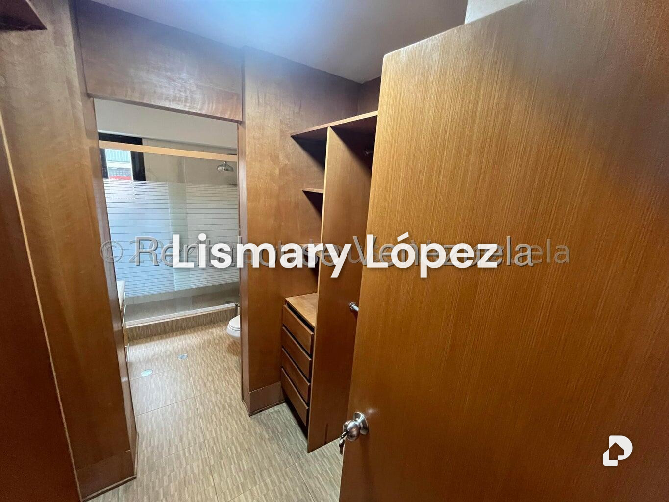 Apartamento en Los Palos Grandes, Caracas – 19