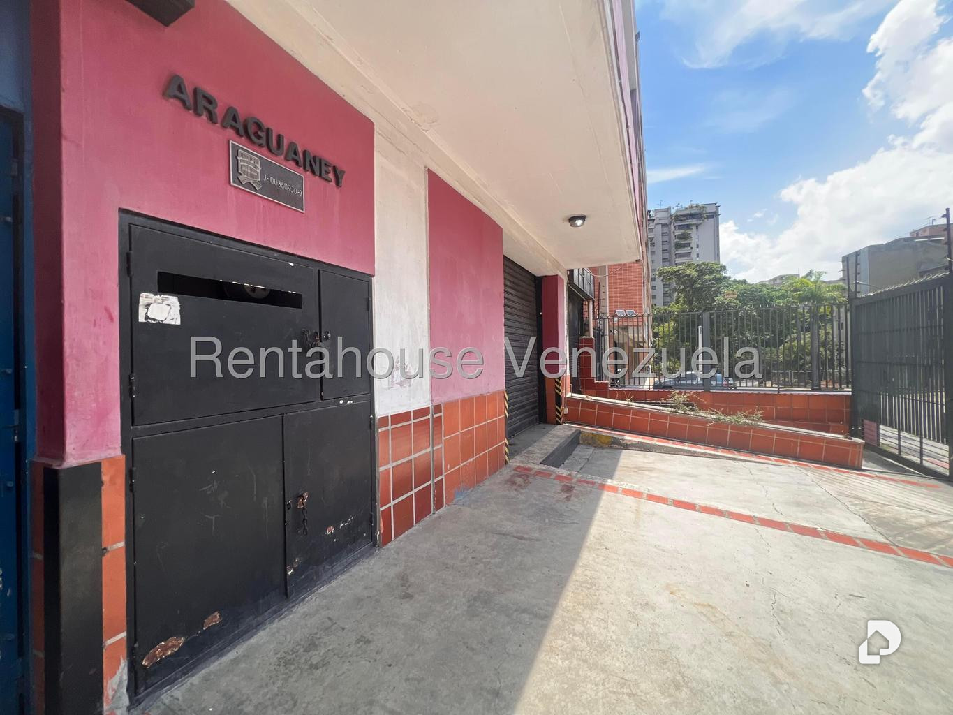 Edificio en La Urbina, Caracas – 2