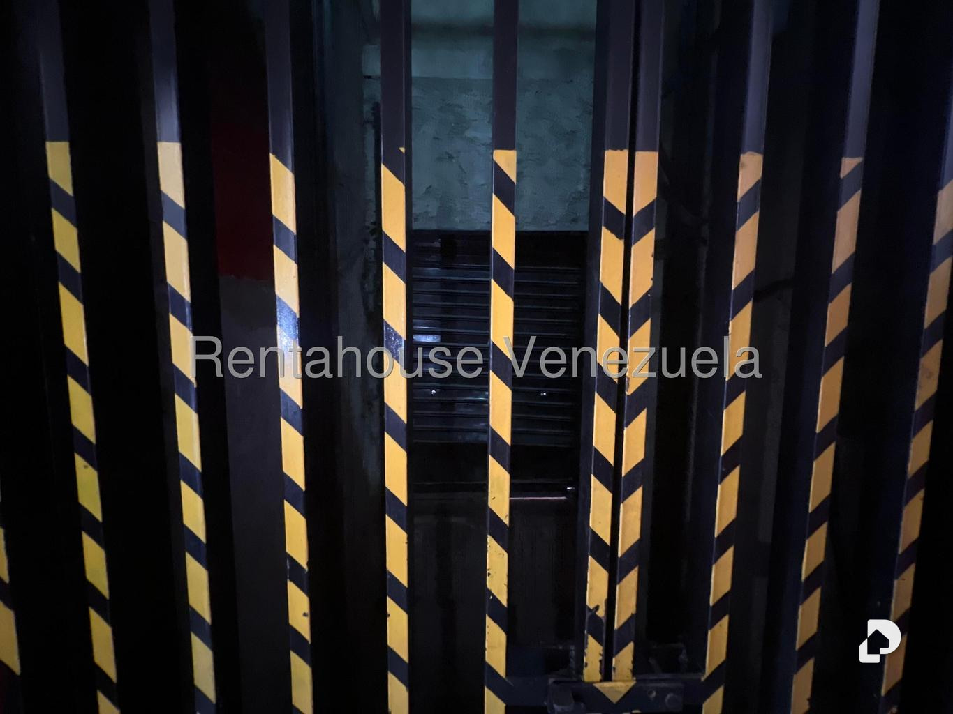 Edificio en La Urbina, Caracas – 14