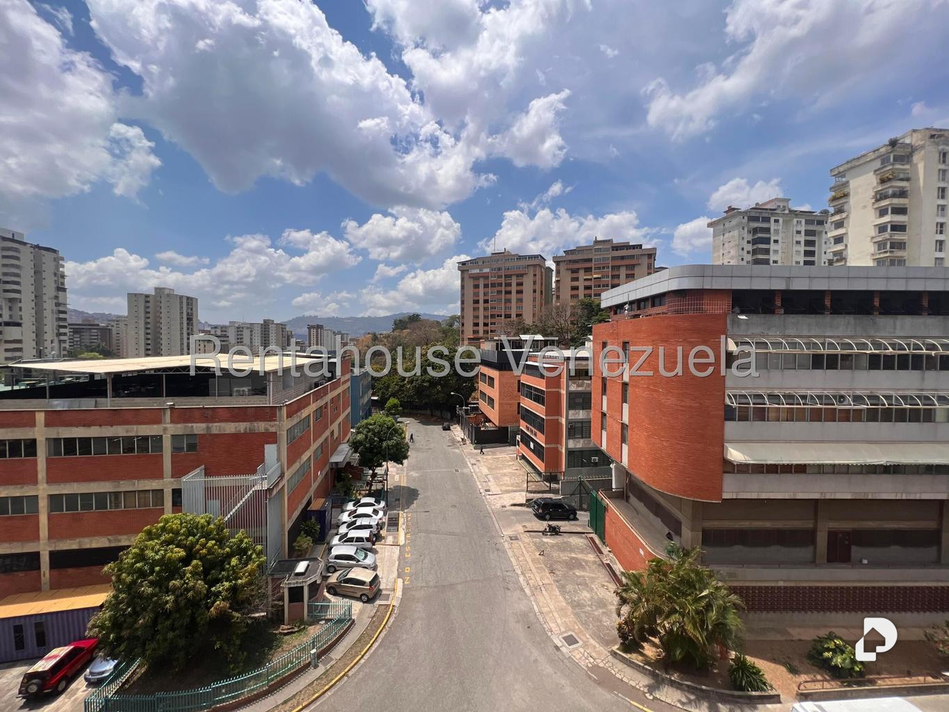 Edificio en La Urbina, Caracas – 21