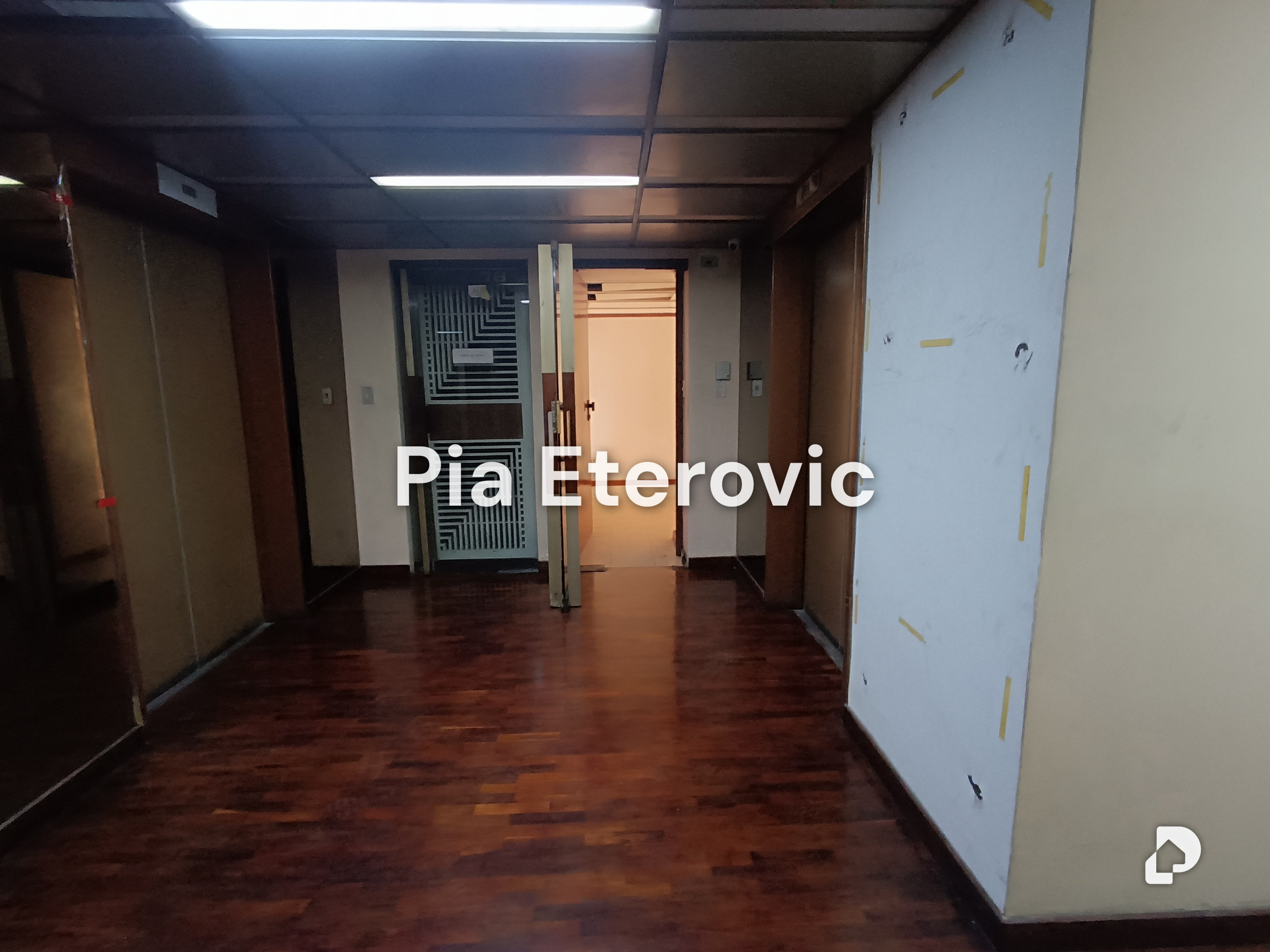 Office in Parroquia Urbana Socorro, Valencia – 17