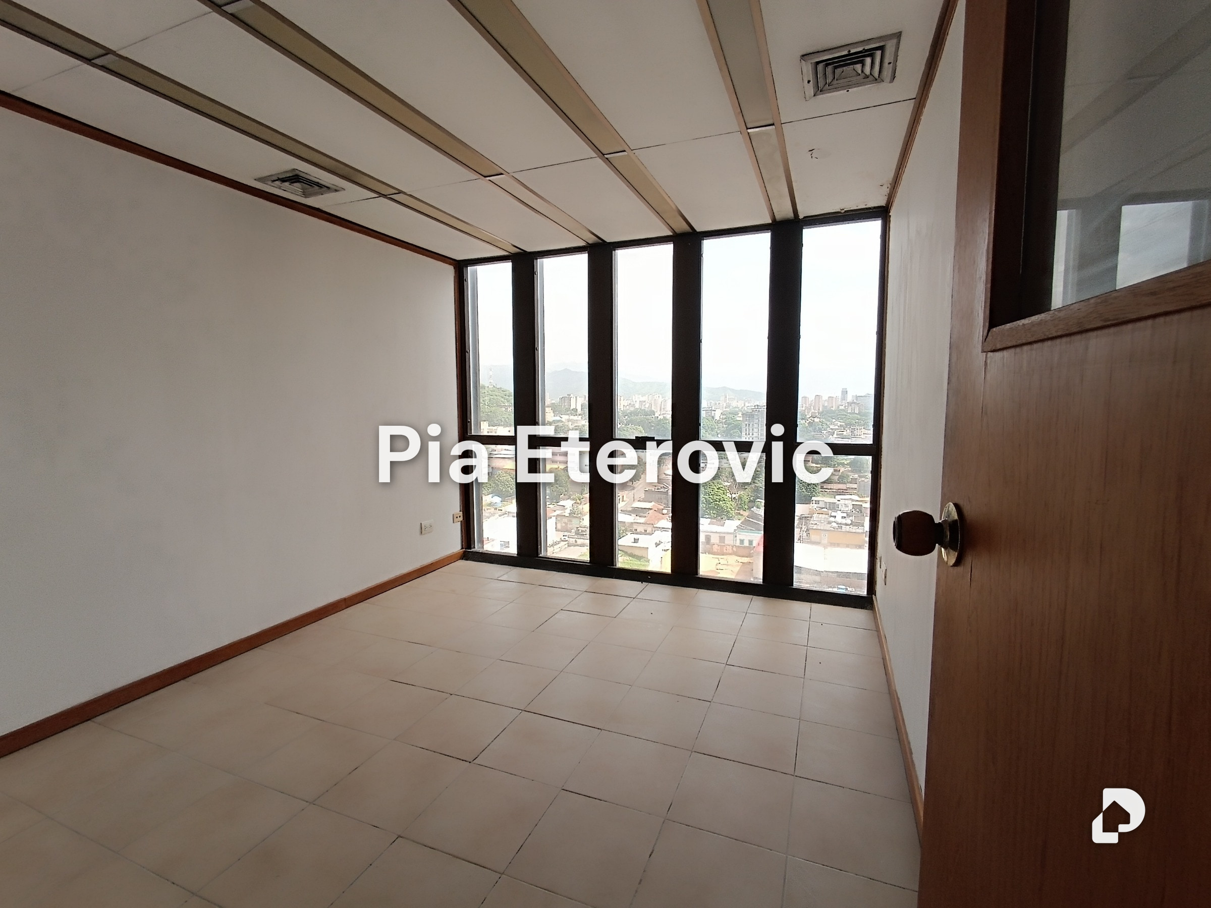 Office in Parroquia Urbana Socorro, Valencia – 25