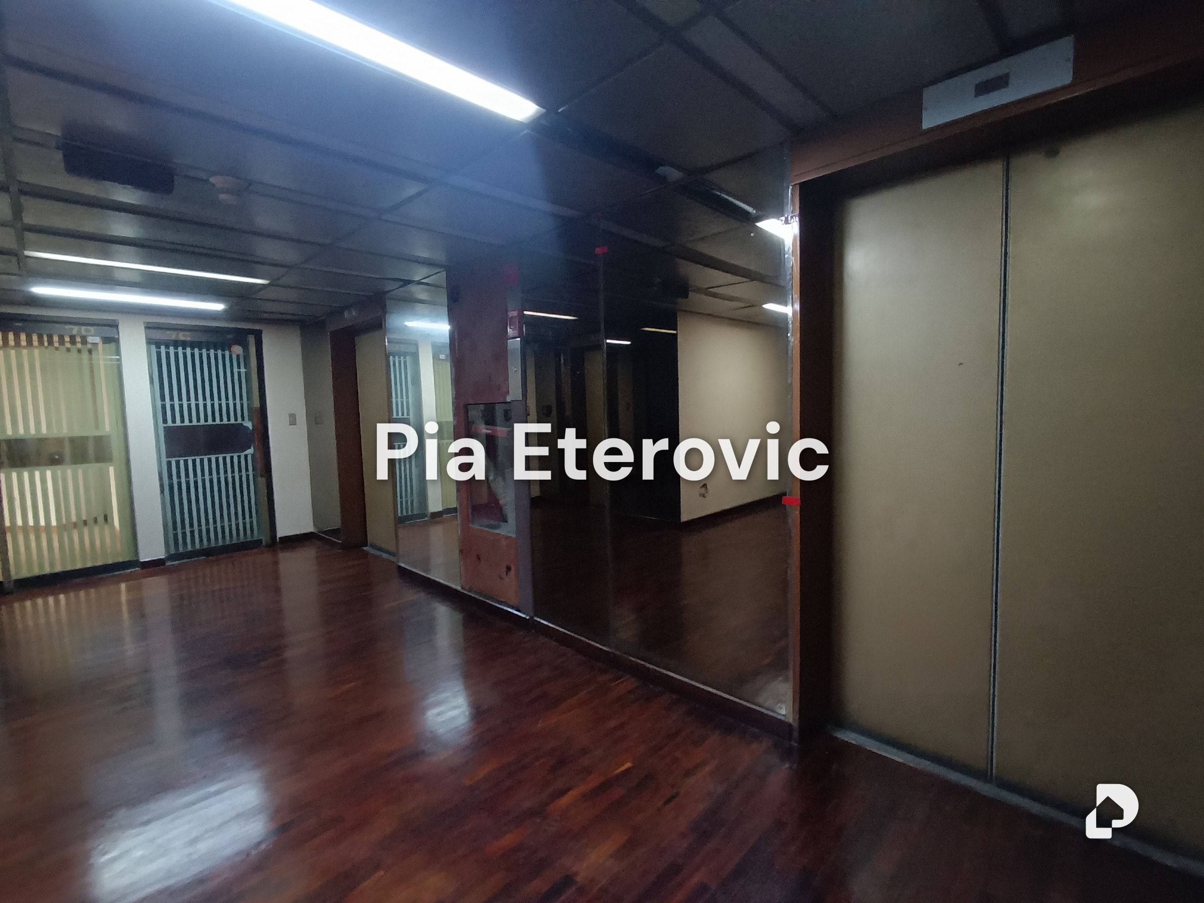 Office in Parroquia Urbana Socorro, Valencia – 19