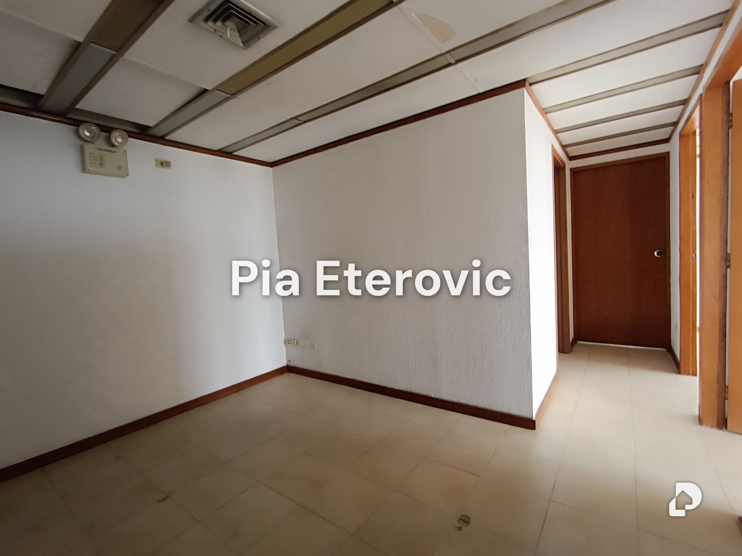 Office in Parroquia Urbana Socorro, Valencia – 2