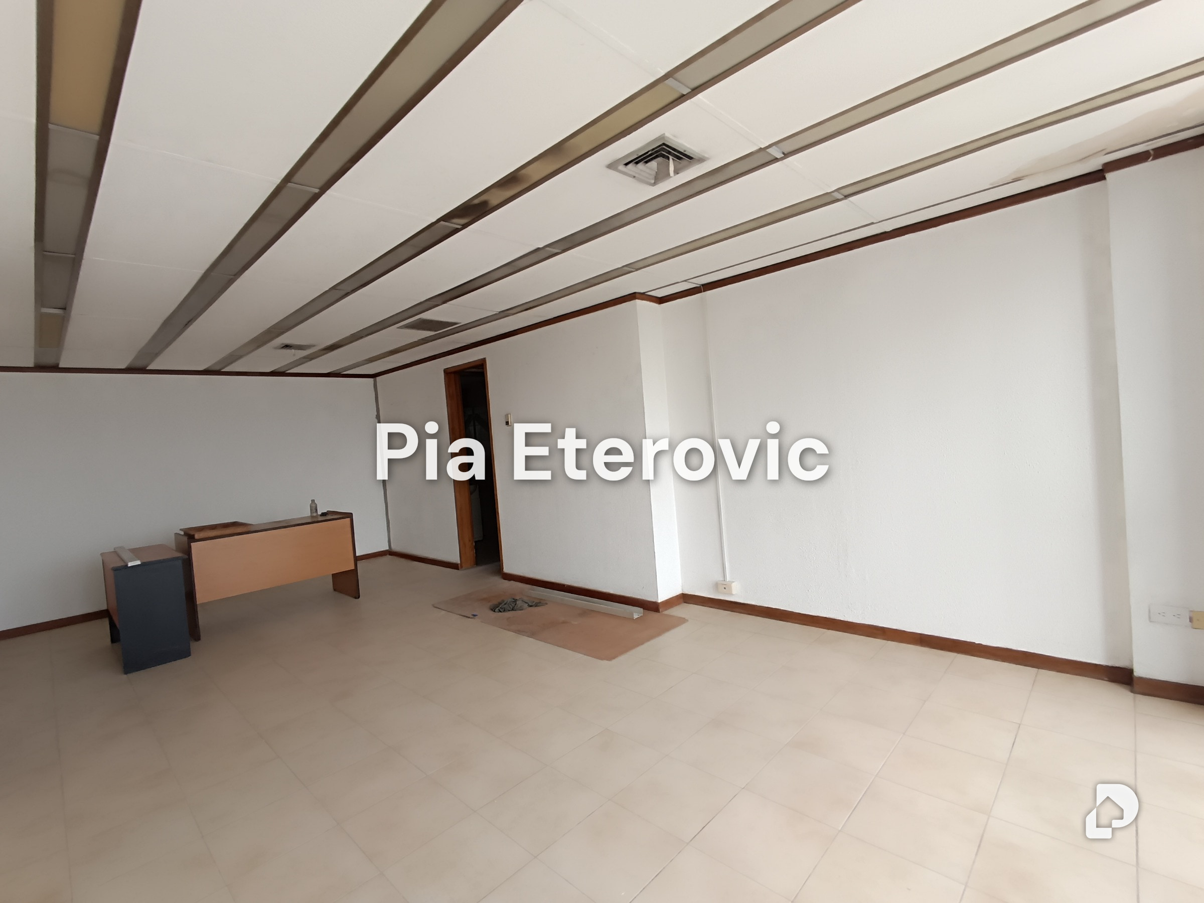 Office in Parroquia Urbana Socorro, Valencia – 9