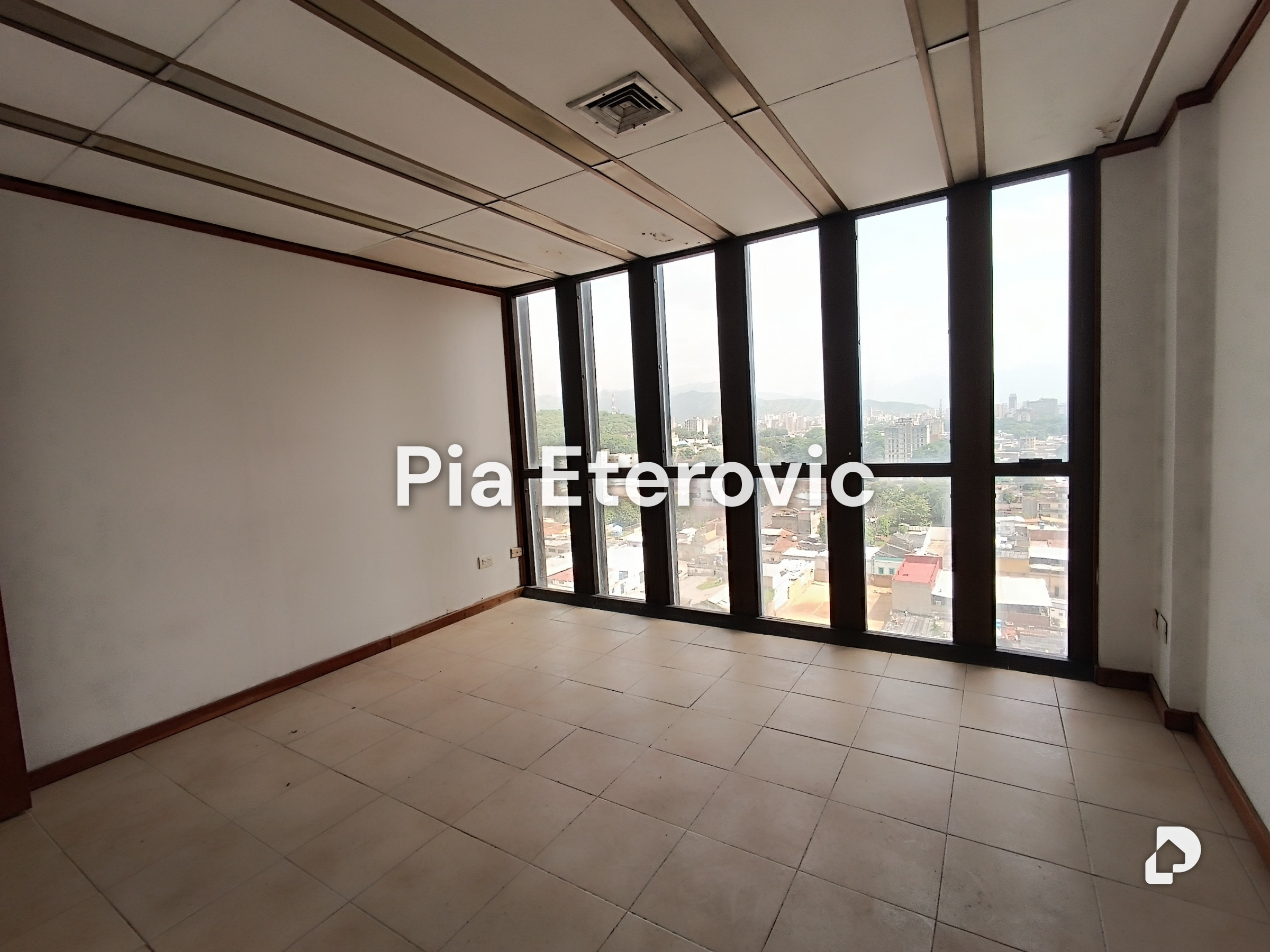 Office in Parroquia Urbana Socorro, Valencia – 5