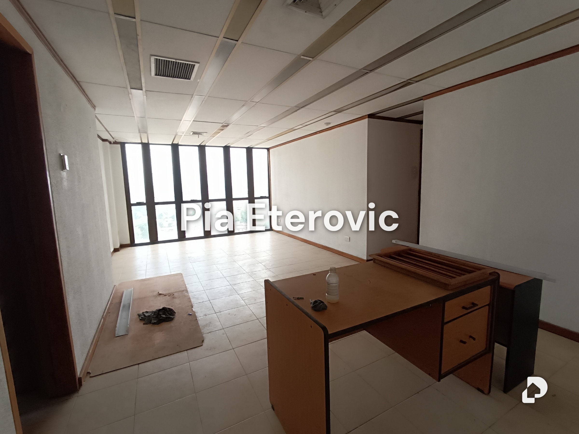 Office in Parroquia Urbana Socorro, Valencia – 11