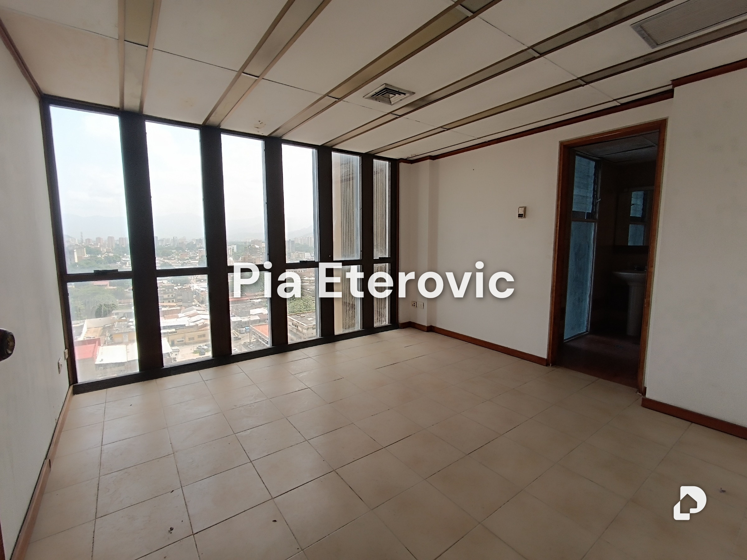 Office in Parroquia Urbana Socorro, Valencia – 4