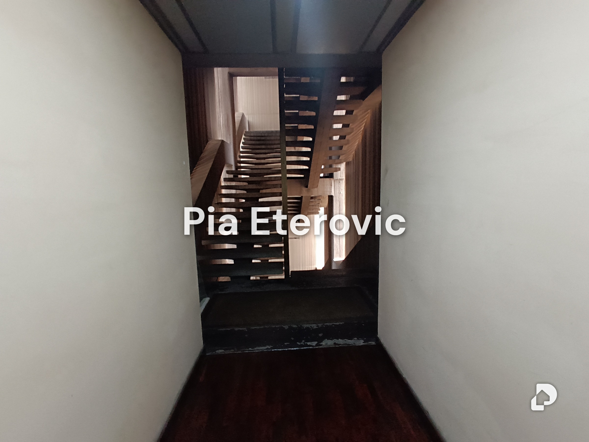 Office in Parroquia Urbana Socorro, Valencia – 18