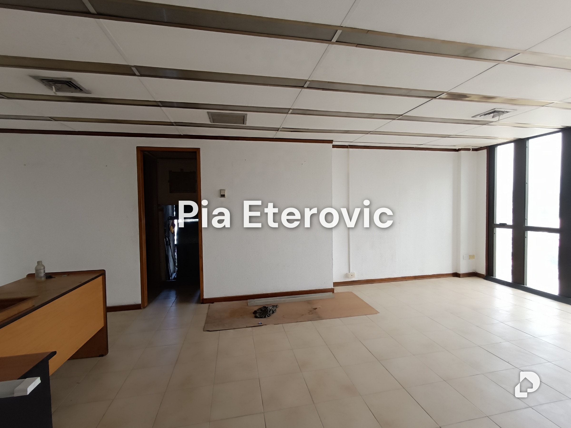 Office in Parroquia Urbana Socorro, Valencia – 8
