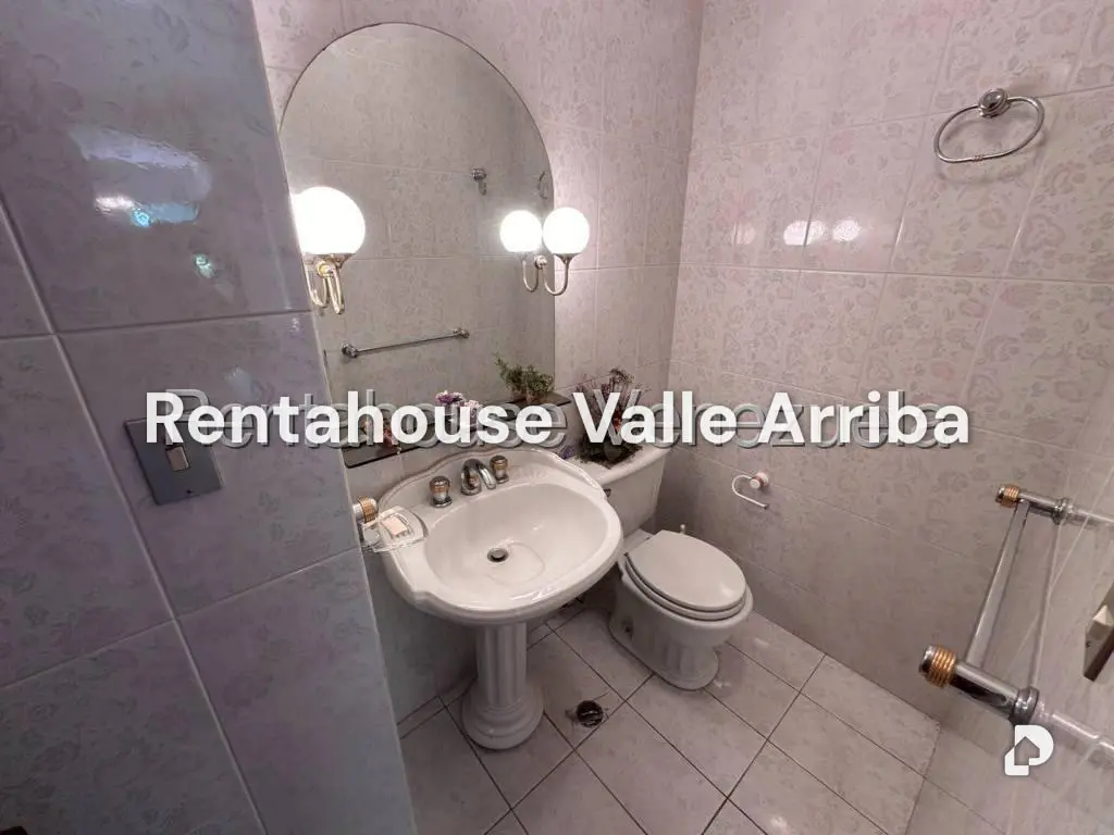 Casa en Altamira, Caracas – 24