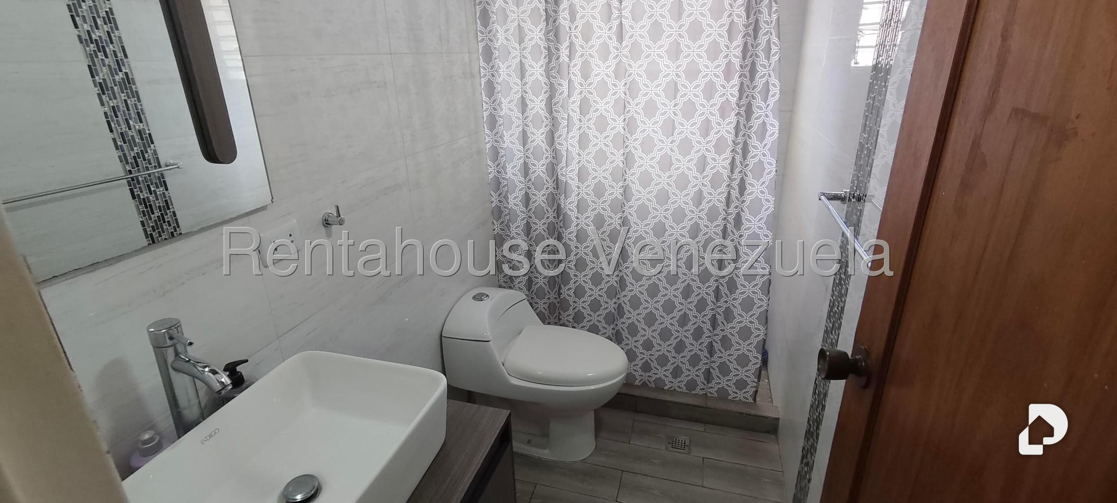 Casa en Alto Prado, Caracas – 20