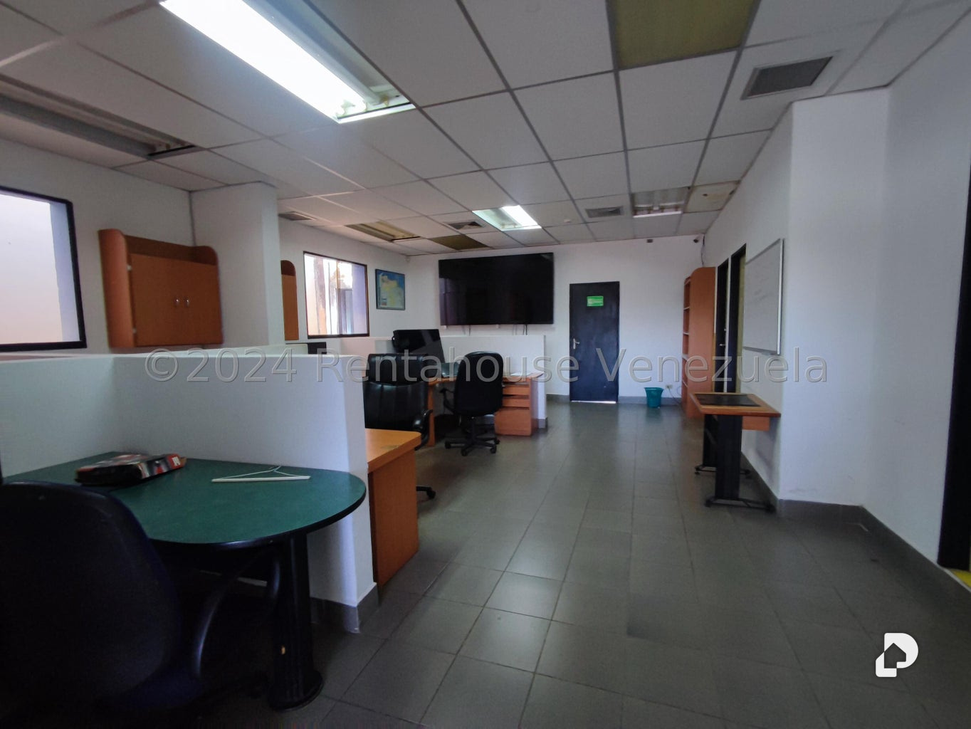 Local comercial en Los Chaguaramos, Caracas – 17