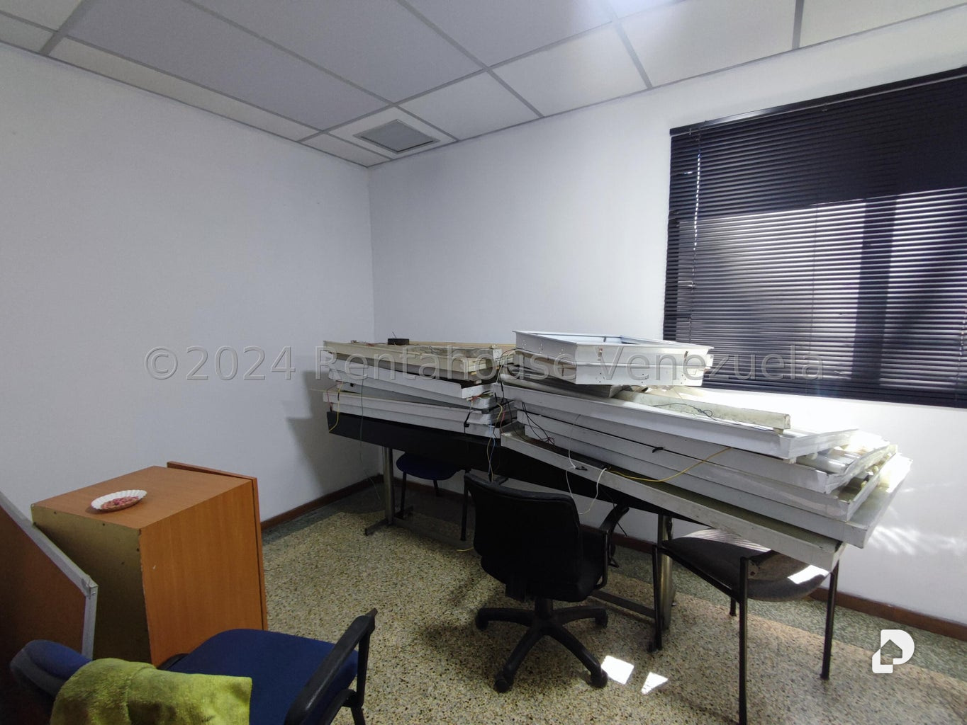 Local comercial en Los Chaguaramos, Caracas – 24