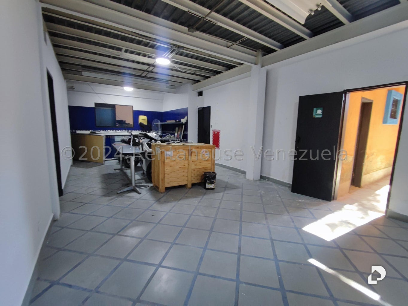 Local comercial en Los Chaguaramos, Caracas – 30