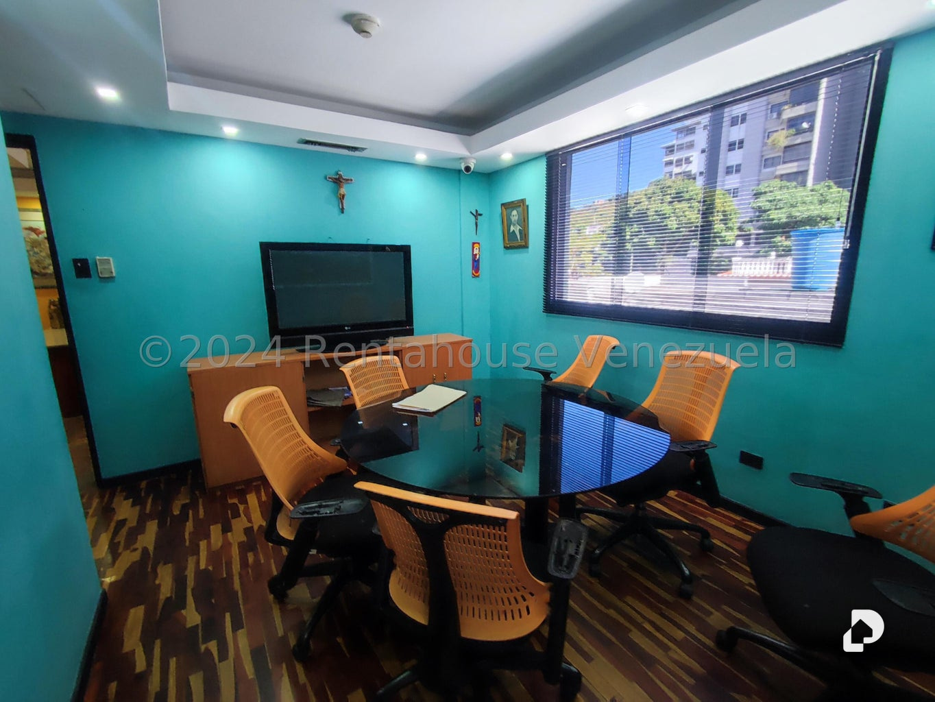Local comercial en Los Chaguaramos, Caracas – 28