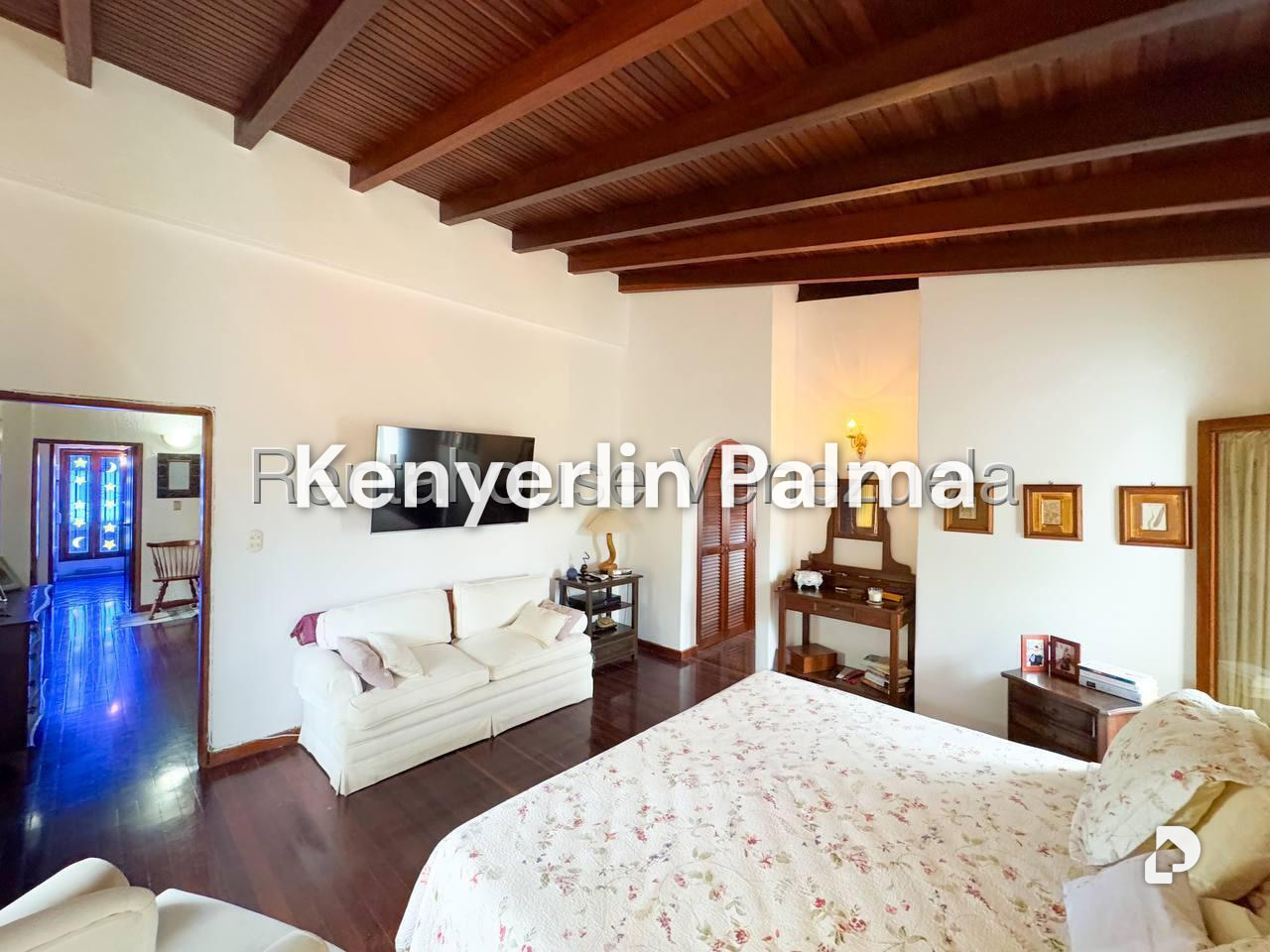 Casa en Lomas de La Lagunita, Caracas – 24