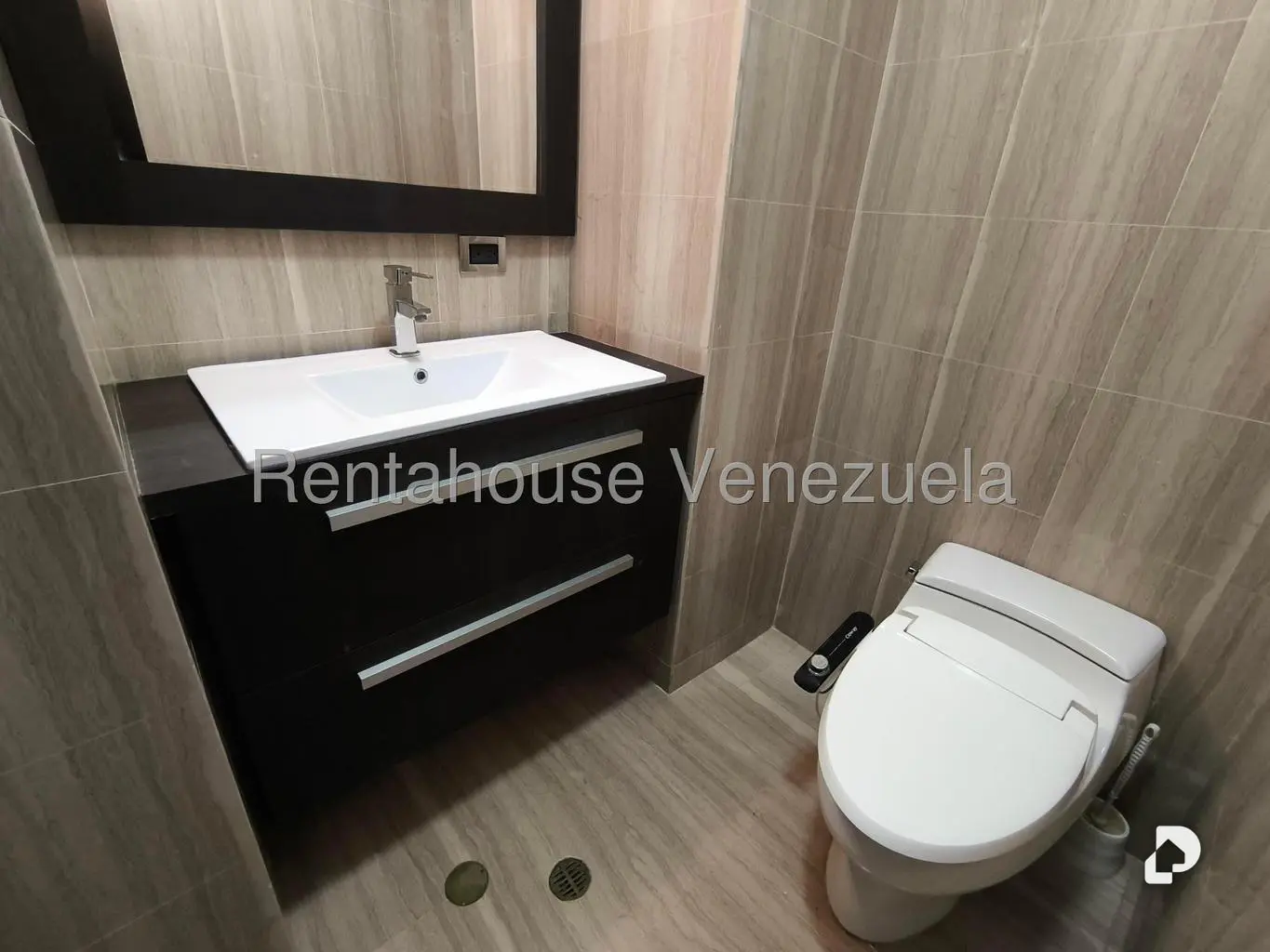 Apartamento en Lomas de La Lagunita, Caracas – 8