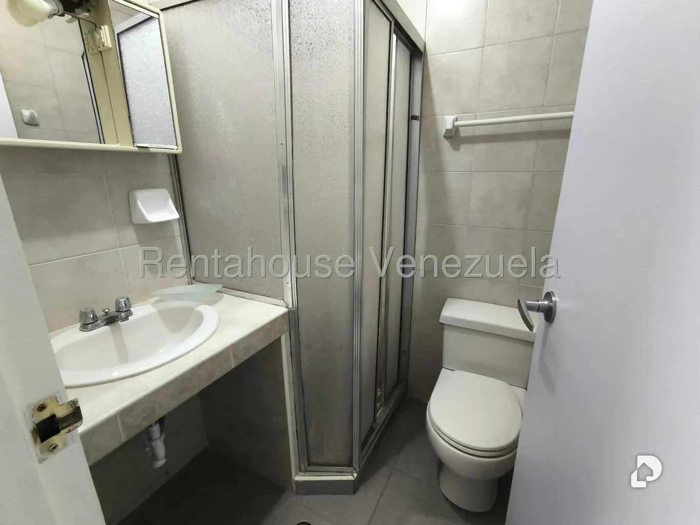 Apartamento en Lomas de La Lagunita, Caracas – 17
