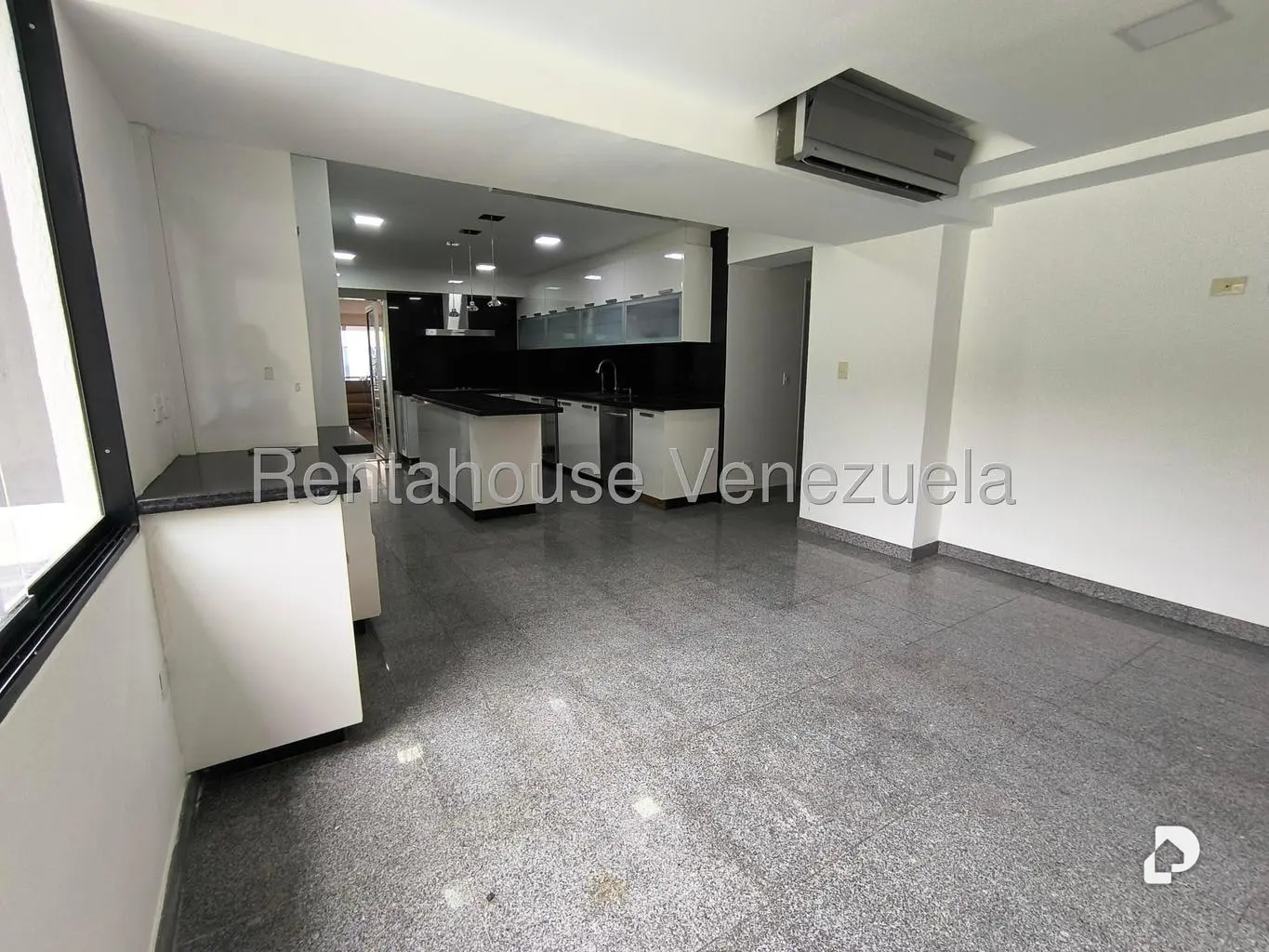 Apartamento en Lomas de La Lagunita, Caracas – 12