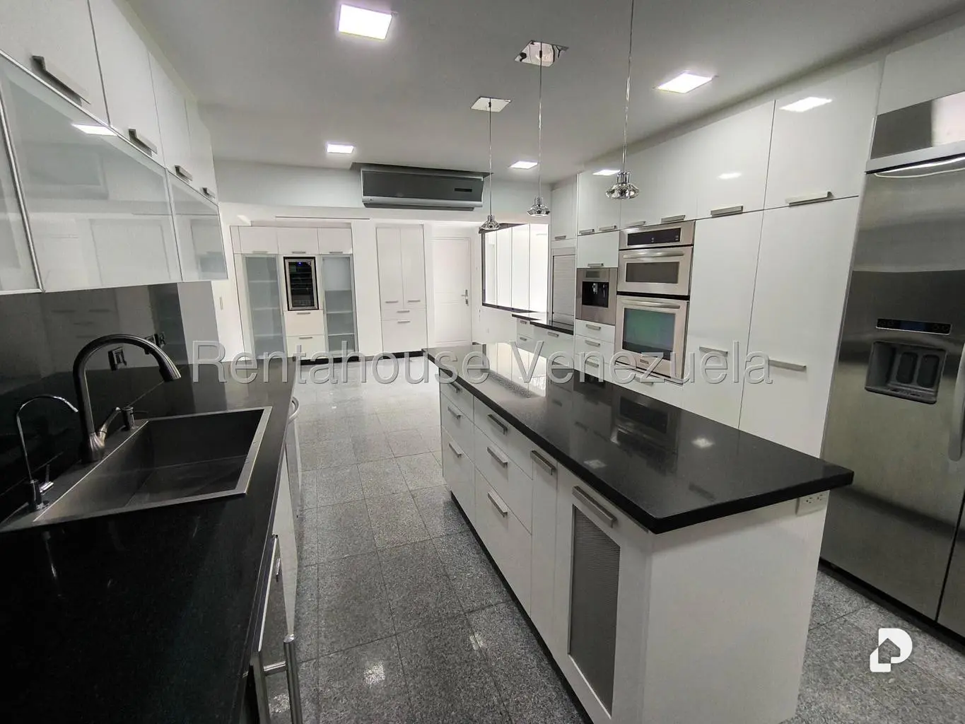 Apartamento en Lomas de La Lagunita, Caracas – 11