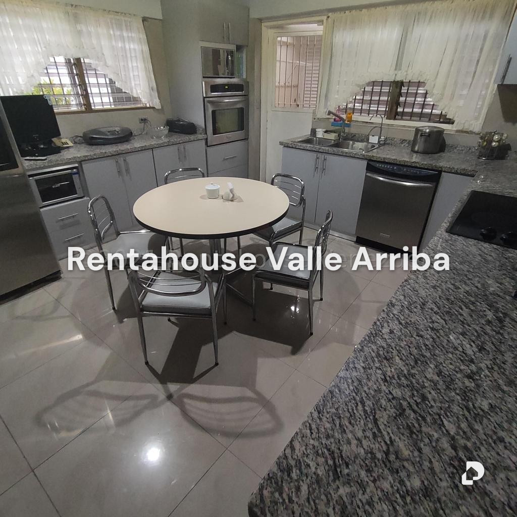Casa en El Hatillo, Caracas – 23
