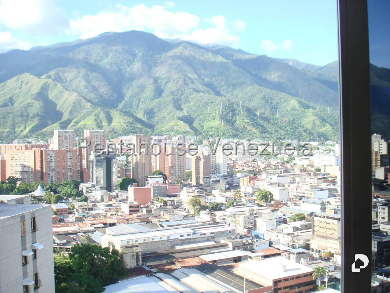 Office in Los Cortijos de Lourdes, Caracas – 28