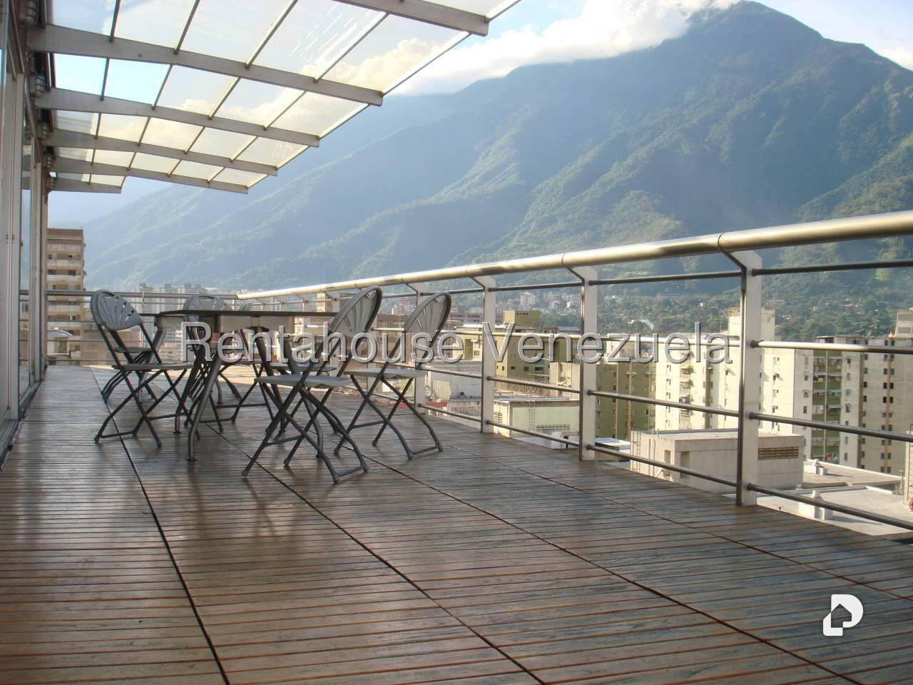 Office in Los Cortijos de Lourdes, Caracas – 27